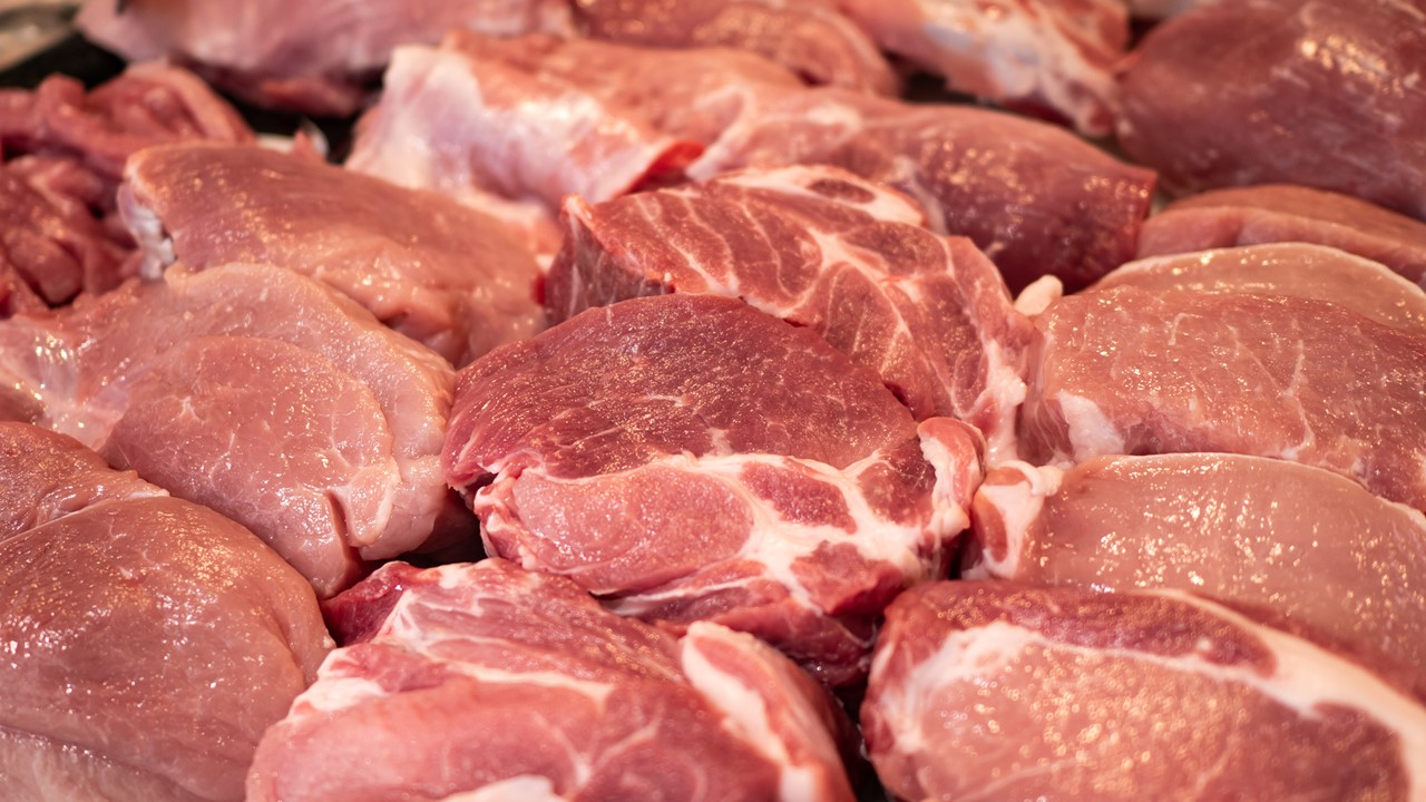 Mataas na presyo ng karneng baboy, paiimbestigahan sa Kamara RMN Networks