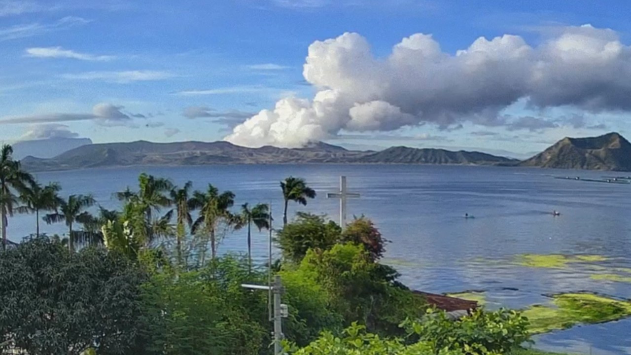 Mga Residente Sa Batangas Na Malapit Sa Taal Volcano Nananatiling Kalmado Sa Kabila Ng Pagputok 8796