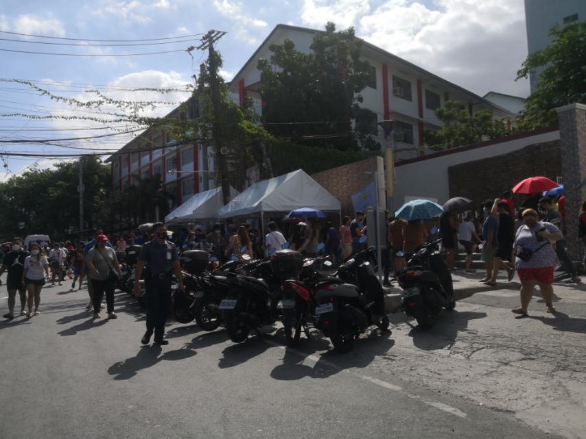 Higit 100 botante sa EM's Signal Village Elementary School