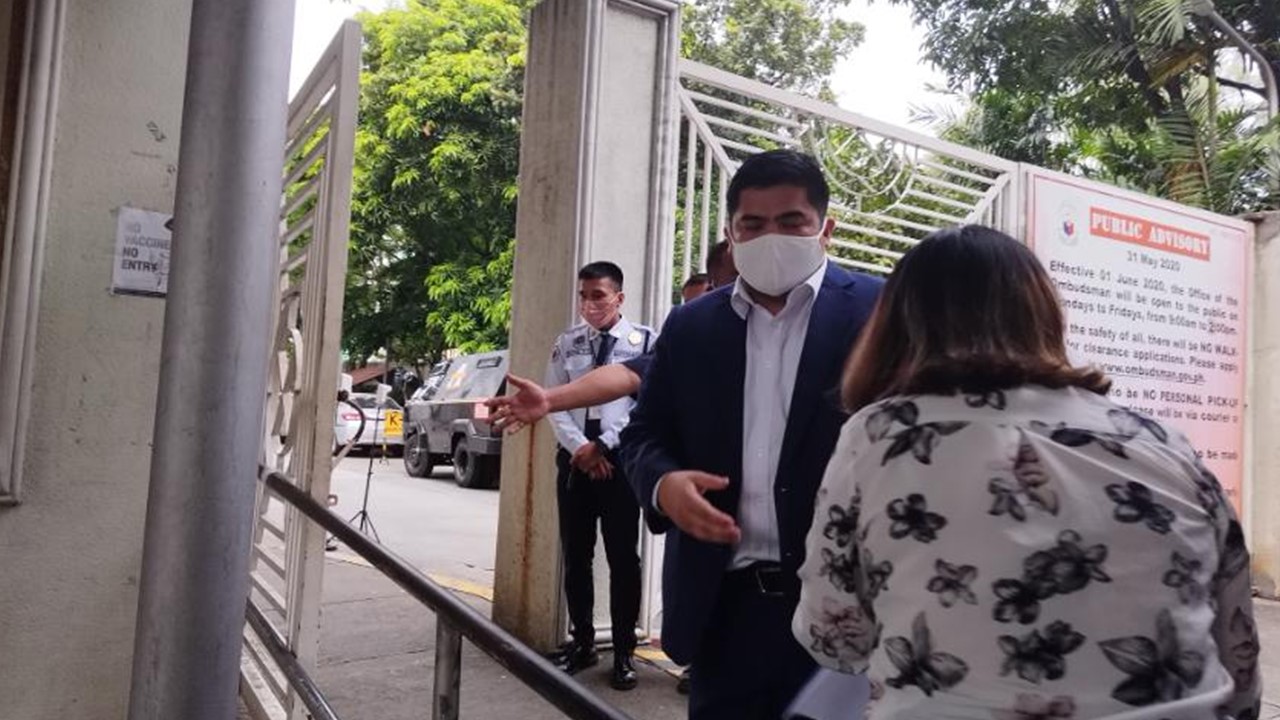 ARTA Dir. Gen. Jeremiah Belgica at 4 na opisyal nito, naghain ng