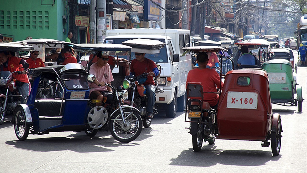 DILG at LGUs, sinita ng isang senador dahil sa mabagal na pamimigay ng