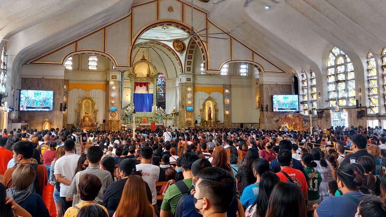 'Pabihis' sa replika ng Itim na Nazareno sa Quiapo Church, isinagawa na ...