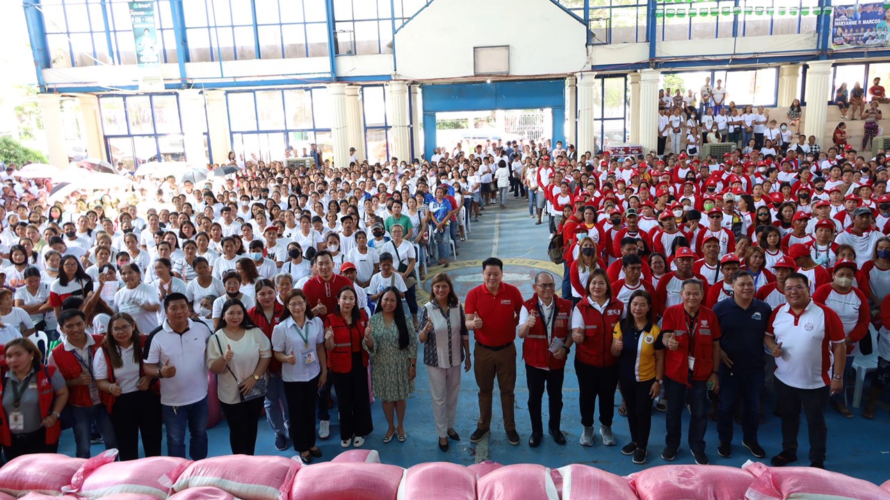 Dswd Namahagi Ng Libreng Bigas Sa Mga Mahihirap Sa Lalawigan Ng Bulacan Alinsunod Sa Rice